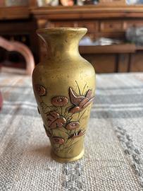 Antico vaso giapponese in ottone