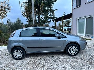 Punto Evo anno 2011, alimentatozione a metano