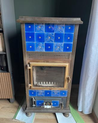 Stufa a legna in maiolica