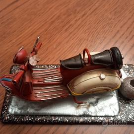 Vespa in latta vintage Italy 