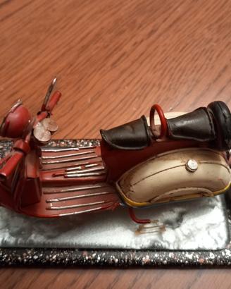 Vespa in latta vintage Italy 