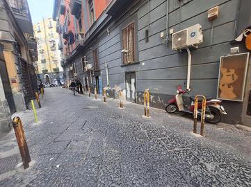 NEGOZIO A NAPOLI