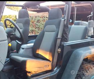 Sedili anteriori e posteriore Jeep