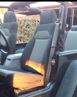 Sedili anteriori e posteriore Jeep