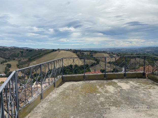 Porzione di casa con vista panoramica