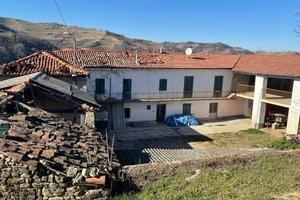 Immobile in asta di 476 m² con più di 5 locali a C