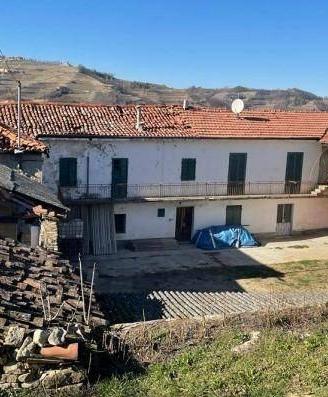 Immobile in asta di 476 m² con più di 5 locali a C