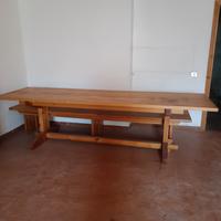 Tavolo in legno massello con panche 