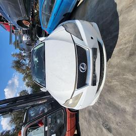 Ricambi usati sul piazzale Lexus