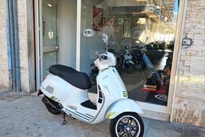 Piaggio Vespa 300 GTS hpe Super tech