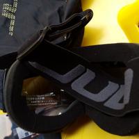 Occhiali-e-guanti-montagna