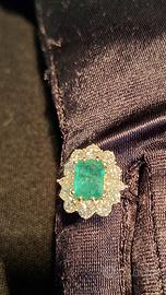 Anello smerlado e diamanti