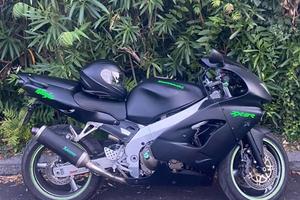 Kawasaki Ninja ZX-9R anno 1999 Veicolo storico