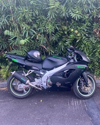 Kawasaki Ninja ZX-9R anno 1999 Veicolo storico