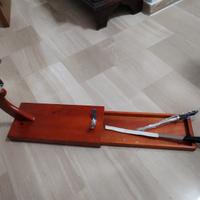 ceppo per prosciutto con coltello e acciarino