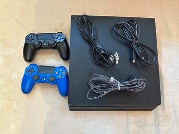 Ps4 pro usata (2 joystick e 8 videogiochi)