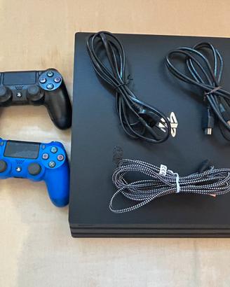 Ps4 pro usata (2 joystick e 8 videogiochi)