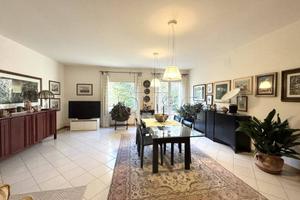 Rustico / Casale di 400 m² con più di 5 locali e b