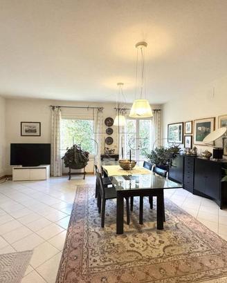 Rustico / Casale di 400 m² con più di 5 locali e b