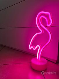 Lampada led rosa a forma di fenicottero