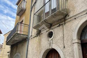 CASA SEMINDIPENDENTE A CASTELVETERE SUL CALORE