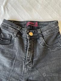 Jeans Skinny Neri con Dettagli Strappati