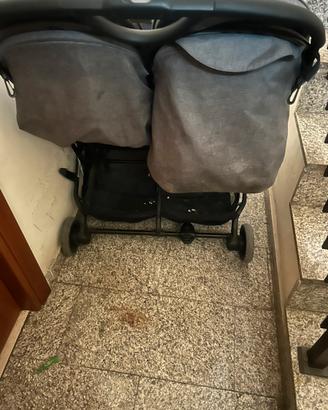 Passeggino gemellare leggero