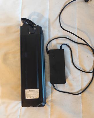 batteria e un caricabatterie originale p