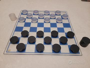 Dama con base in vetro