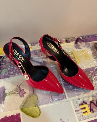 Scarpe con tacchi a spillo + Borsa Versace