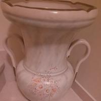 Vaso da arredo e bidone del latte decorato