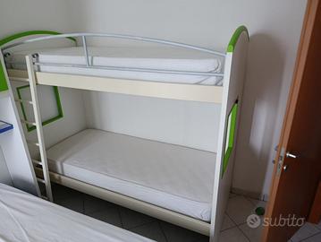 letto a castello con materassi