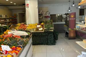 Attività salumeria gastronomia frutta