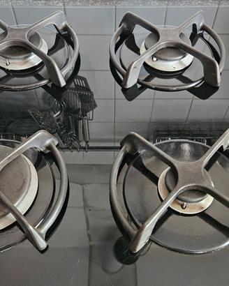 piano cottura Whirlpool, 4 bruciatori, vetro nero