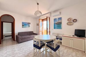 Bilocale con box, viale Europa