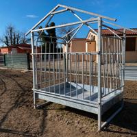 Porta rotoballe basculante per fieno