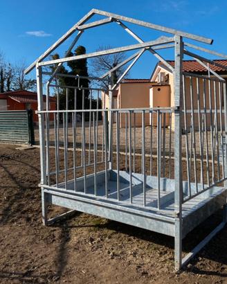 Porta rotoballe basculante per fieno