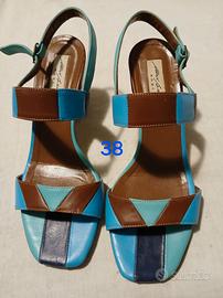 Sandali in pelle e vero cuoio. Made in Italy.