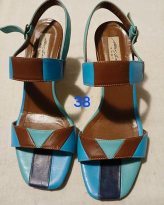Sandali in pelle e vero cuoio. Made in Italy.