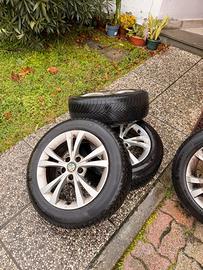 Gomme 4 stagioni su cerchi in lega Alfa Romeo
