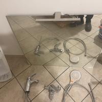 Set per bagno specchio miscelatori soffione porta