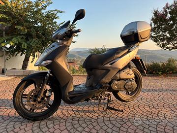 Scooter Kymko Agility 200