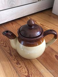 Teiera rustica vintage in terracotta smaltata bico