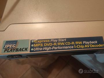 Lettore DVD JVC modello XV-N33SL. 
