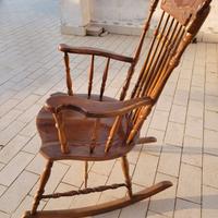 Sedia a dondolo in noce