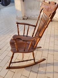 Sedia a dondolo in noce