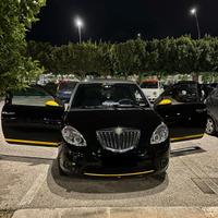 Lancia ypsilon , allestimento momo design 