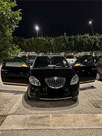 Lancia ypsilon , allestimento momo design 