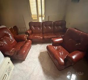 Divano e poltrone in pelle marrone