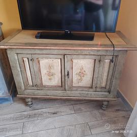 Credenza o madia in stile antico 